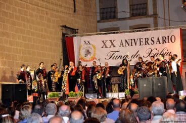 La Tuna de Xàbia celebró su XX Aniversario con un gran concierto en la plaza de la iglesia