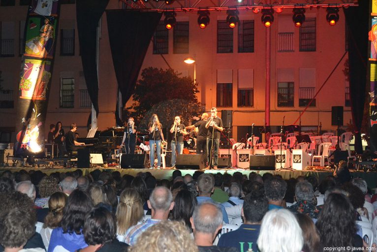 Momento de la actuación de la Sant Andreu Jazz Band en Xàbia