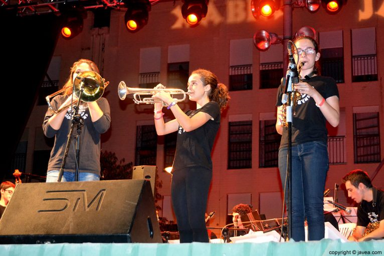 Momento de la actuación musical de la Sant Andreu Jazz Band