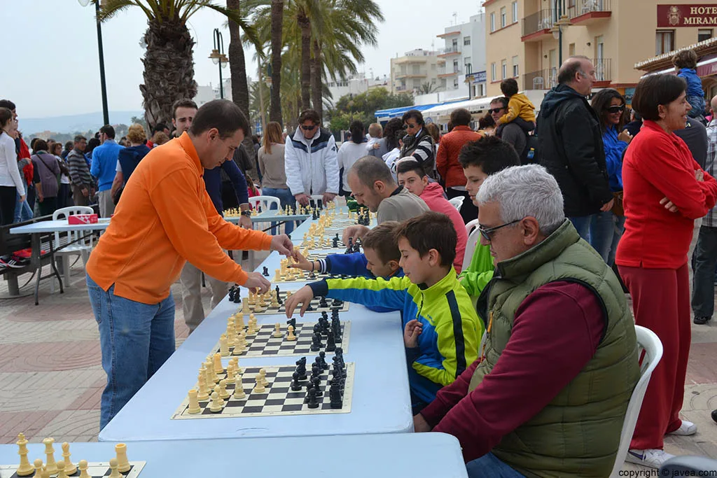 Simultáneas de Ajedrez durante la celebración del Mig any de baret de bous