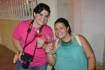 Amigas en la I Cata de Vinos de las fiestas Mare de Déu de Loreto