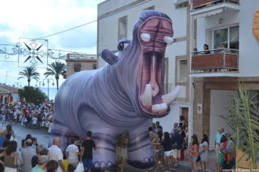 Animación al comienzo de la cabalgata de carrozas