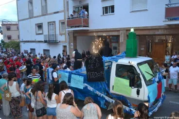 Crítica a la no celebración del castillo de fuegos artificiales acuático