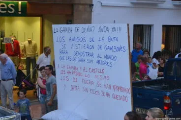 Crítica de la Penya La Bufa en las carrozas