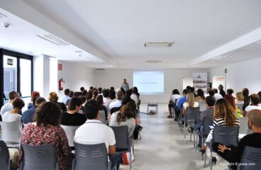 La sala de conferencias de la Biblioteca de Aduanas durante la conferencia.