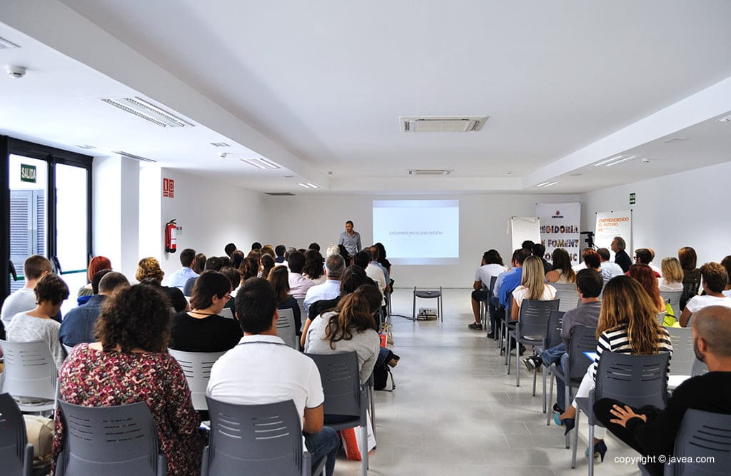 La sala de conferencias de la Biblioteca de Aduanas durante la conferencia. 