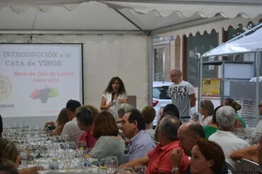 La enóloga Graciela Pena Valente se encargó de la parte teórica de la Cata de Vinos