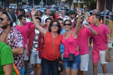 Las peñas de Aduanas salieron a la calle a ritmo de batukada