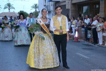Miembros de la Quintà Quin Calvari en la ofrenda a la Mare de Déu de Loreto
