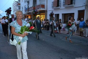 Miembros de la corporación municipal en la ofrenda del Loreto
