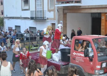 Penya La Mamera de Xàbia en la cabalgata de carrozas