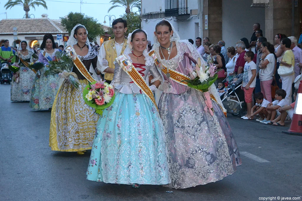 Quintas del 2014 en la ofrenda a la Mare de Déu de Loreto de Xàbia