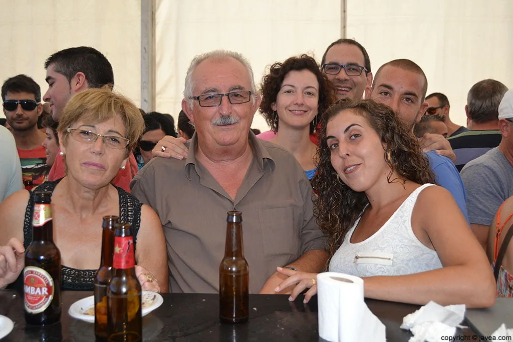 Vecinos de Jávea en el baret dels bous a la mar