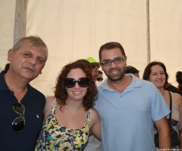 Vecinos de Xàbia en el baret dels bous a la mar en el puerto
