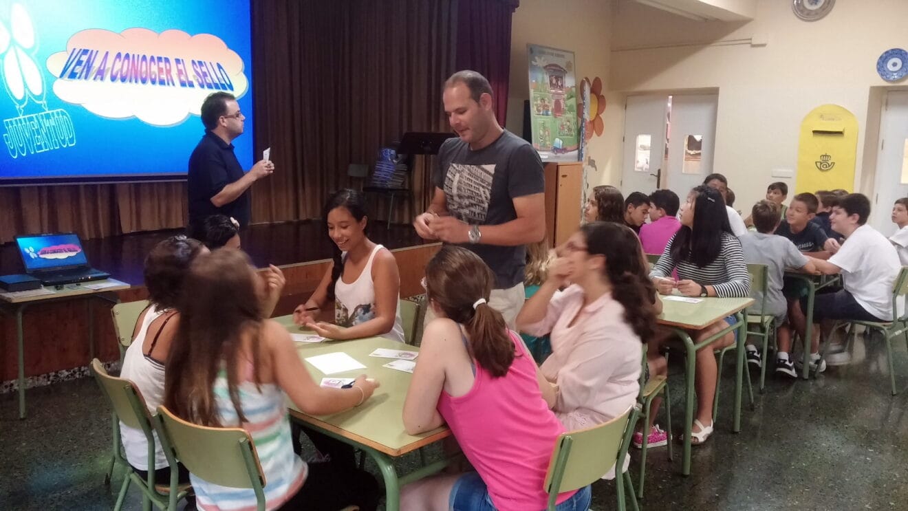 Alumnos del Vicente Tena durante una actividad del centro