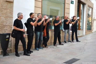 El grupo de los Xirimitabs animó la muestra
