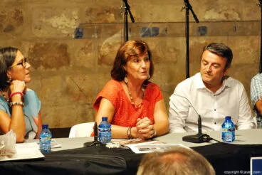 La autora durante la presentación