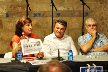 La autora durante su intervención