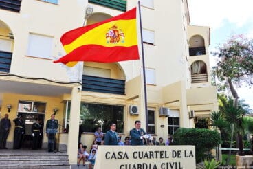 La bandera nacional ondeó durante todo el acto