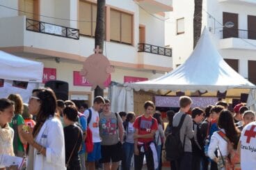 Los escolares han sido los primeros en visitar la muestra