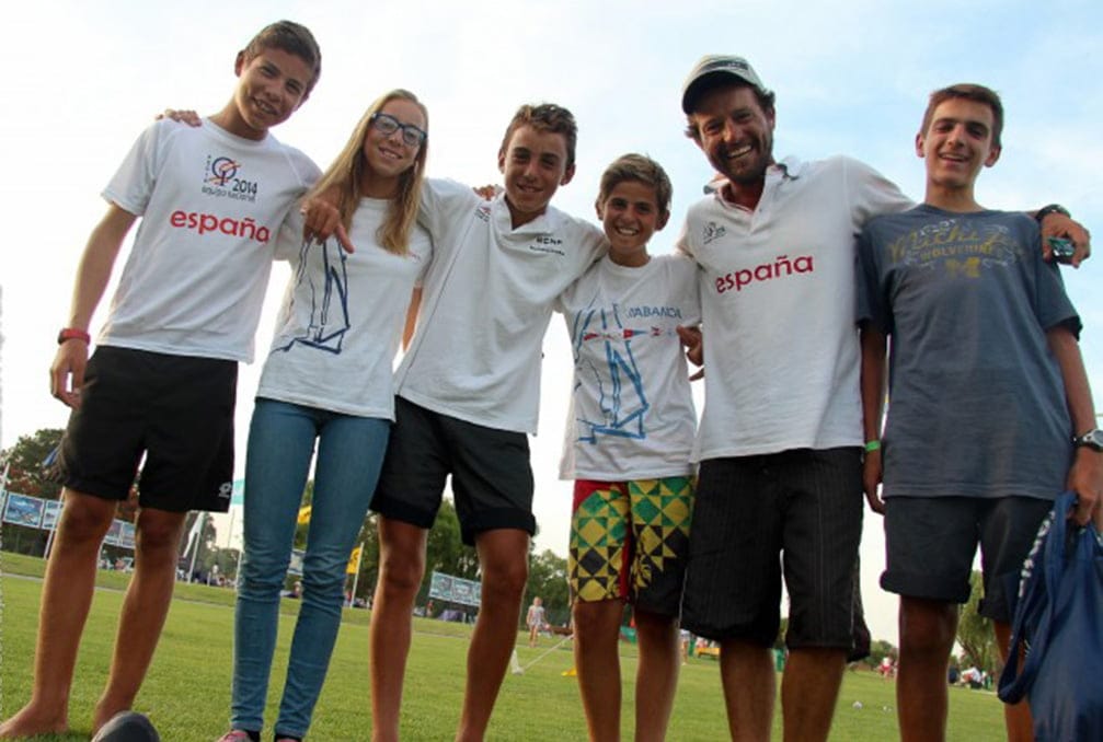 Quique Luján con el resto de componentes de España