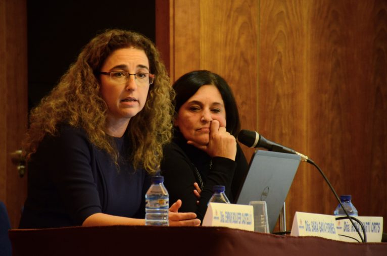 Sara Gayà, fiscal del Jugazdo de la Mujer de Dénia durante la conferencia impartida en la Casa de la Cultura