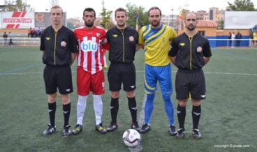 Gervasio, capitán del Dénia junto a Javi, capitan del Jávea