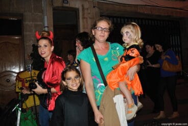 Los más pequeños disfrutan de poder verse convertidos en espeluznantes personajes de terror