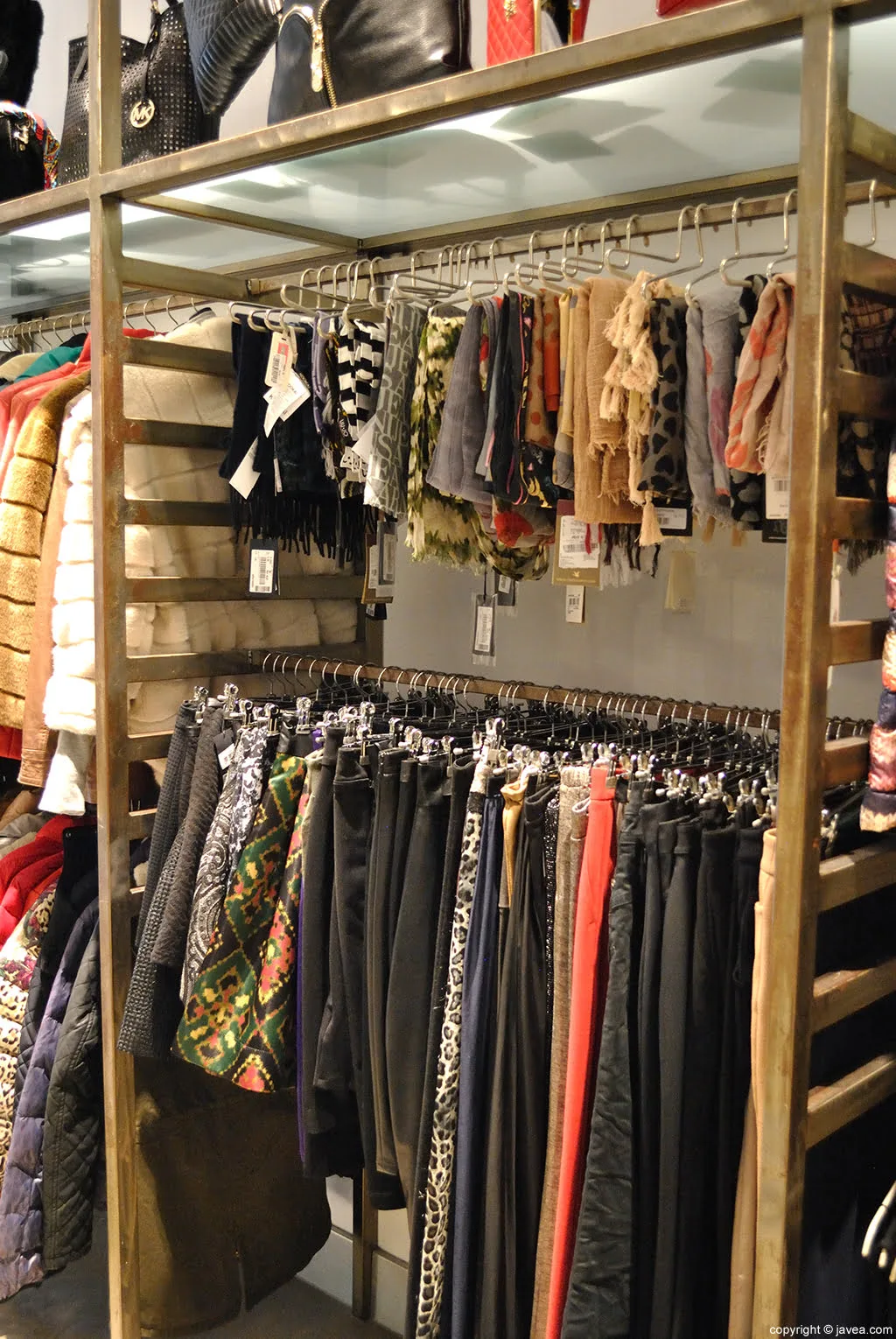 Faldas, pantalones, vestidos, prendas de abrigo... ¡todo eso y mucho más en Pepa G!