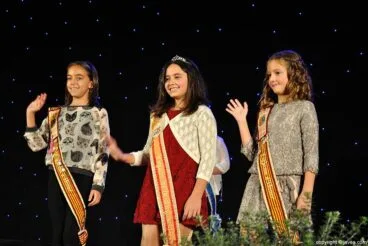 La Regina Infantil 2014 acompañada por sus Damas de Honor