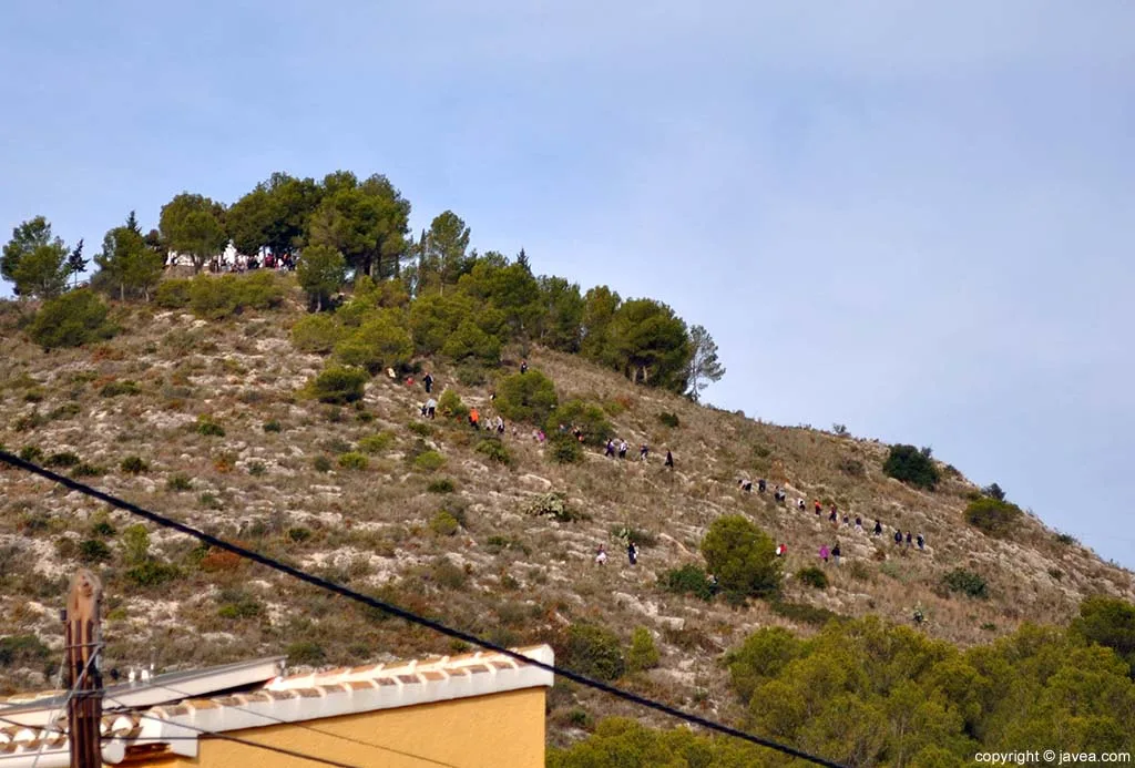 Desde primera hora de la mañana, numerosos vecinos iniciaron el camino a la ermita