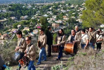 Los músicos acompañaron el difícil trayecto de las dos santas