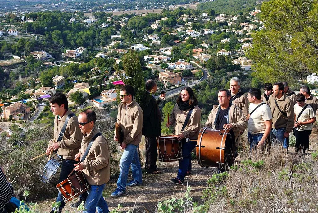 Los músicos acompañaron el difícil trayecto de las dos santas