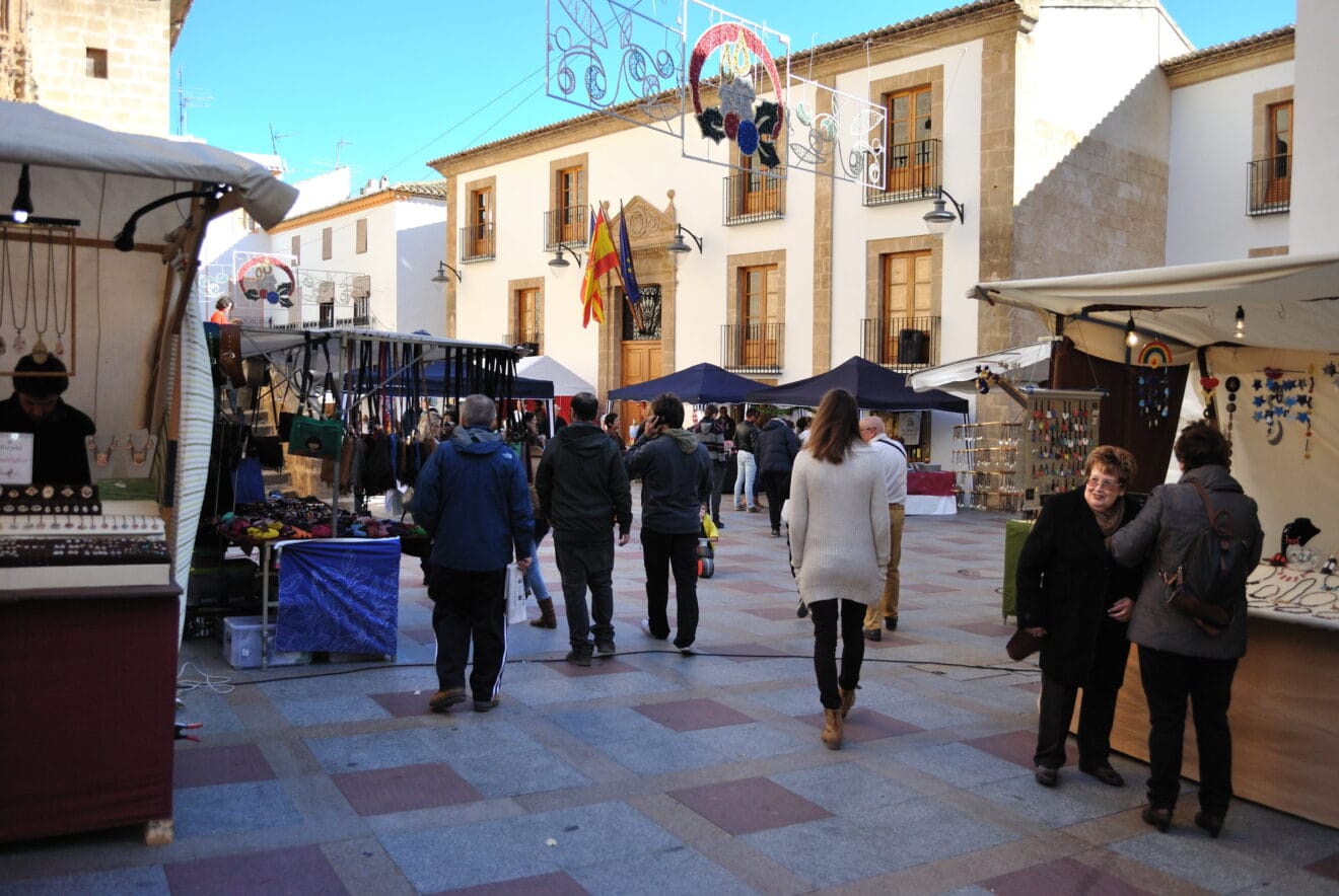 Fira Art i Nadal al Carrer en la Plaza de la Iglesia