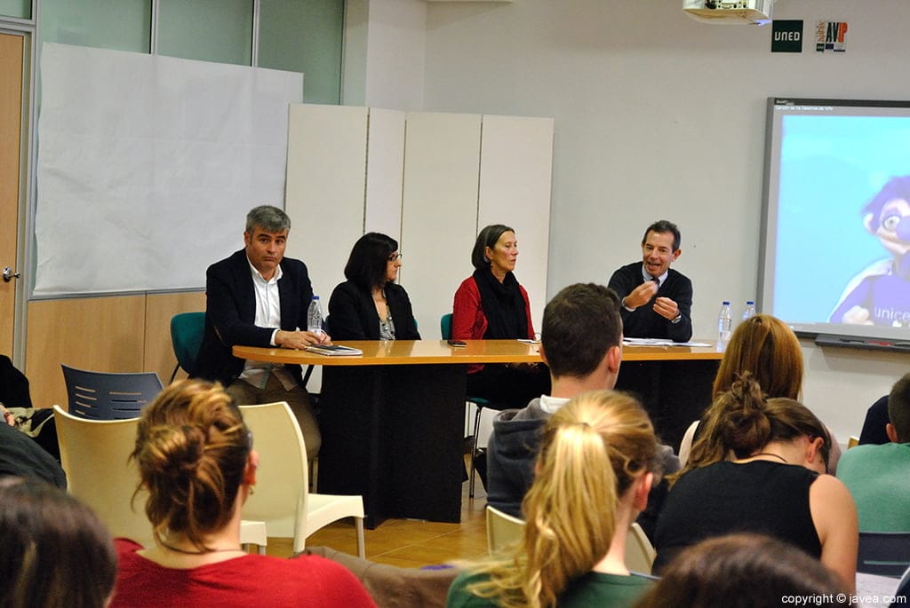 Los ponentes mostraron de forma activa su compromiso con el tema de la charla