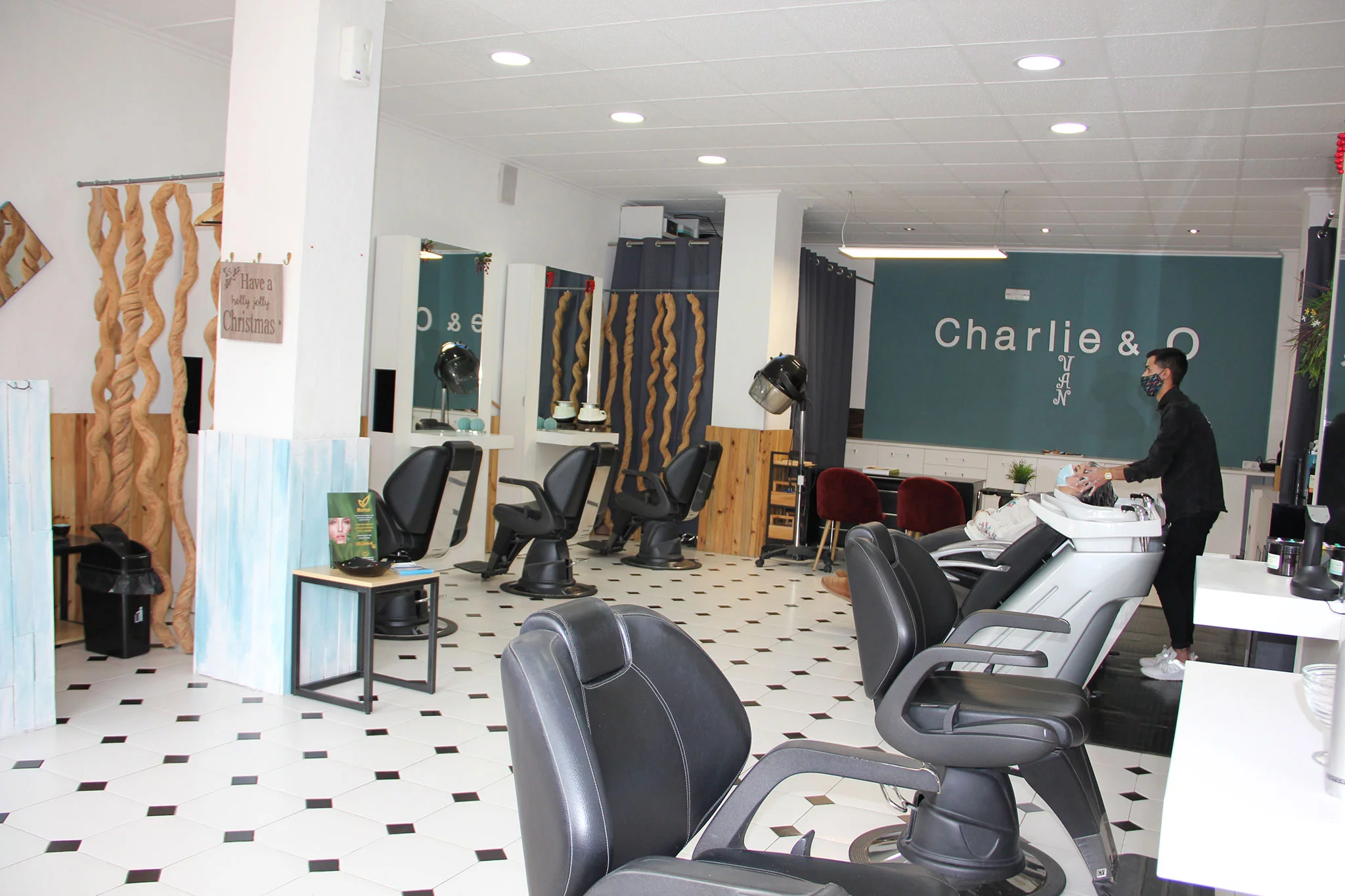Salón de peluquería en Jávea – Charlie & O