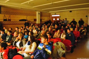 El salón de actos se llenó con facilidad