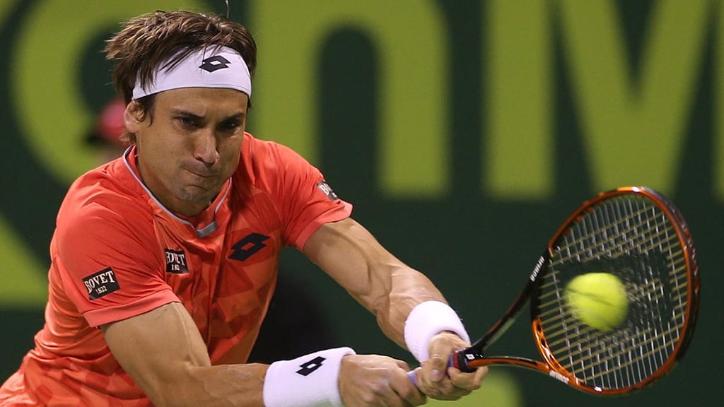 David Ferrer dando un golpe de reves