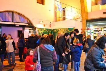 Expectación para recibir a los Pajes Reales
