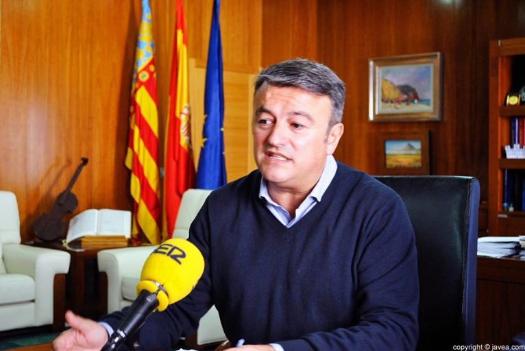 José Chulvi explica las alegaciones presentadas por el Ayuntamiento de Jávea