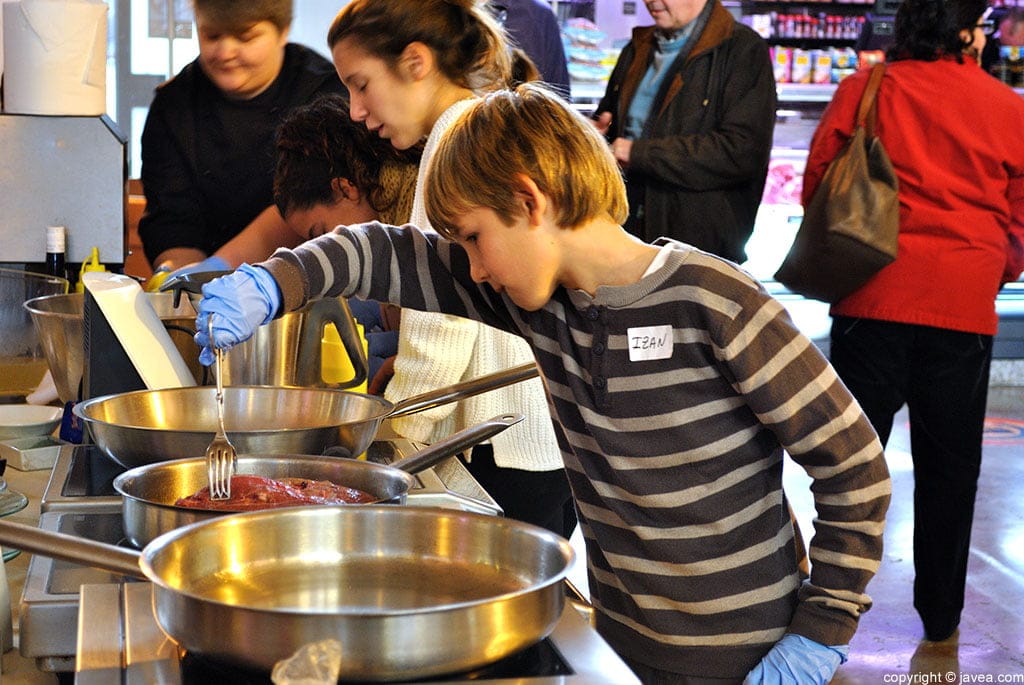 Los más pequeños aprendieron a dorar el pato