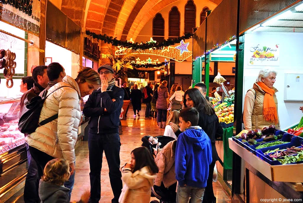 Mucho ambiente en el Mercat Municipal