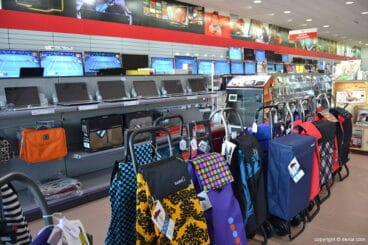 Ordenadores portátiles y carros de la compra