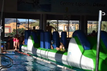 Piscina del Centro Deportivo Dénia durante unas actividades infantiles