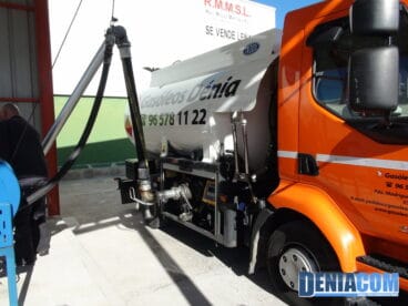 Repostaje de camiones en Gasóleos Dénia