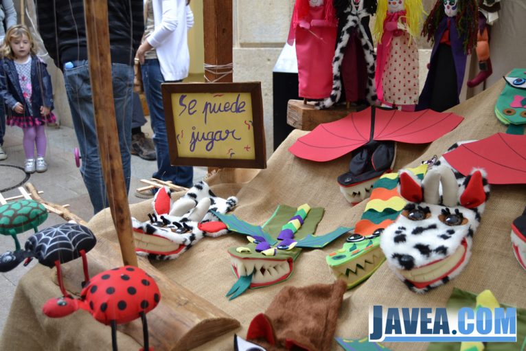 Uno de los muchos puestos de artesanía de las ferias que se realizan en Jávea