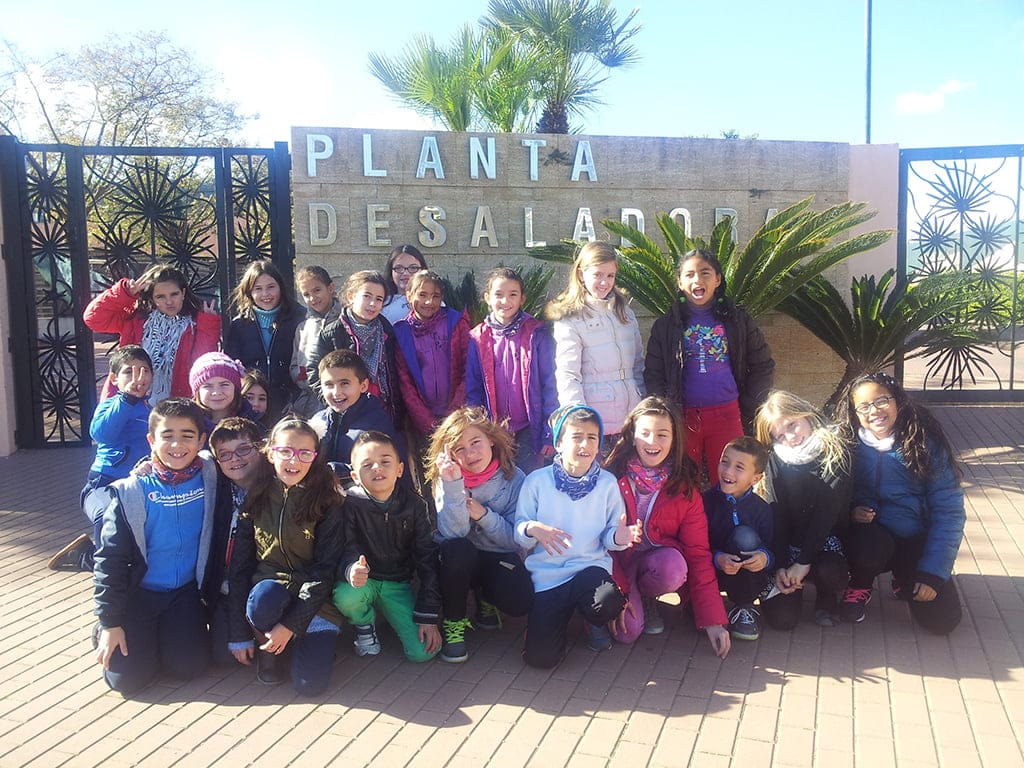 Alumnos en la Desaladora de Xàbia