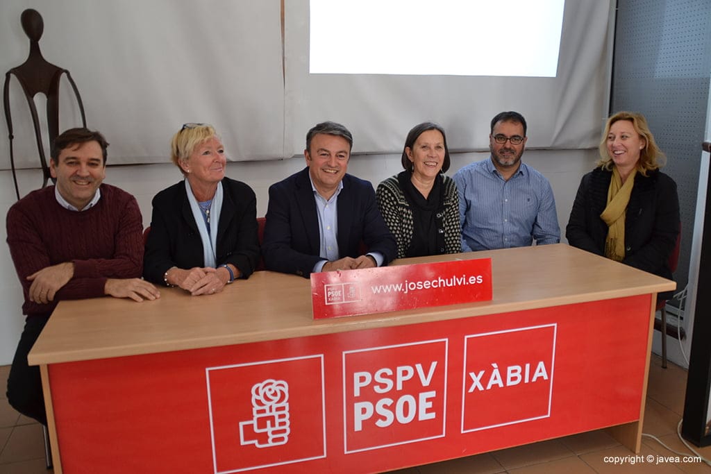 Chulvi con sus compañeros socialistas