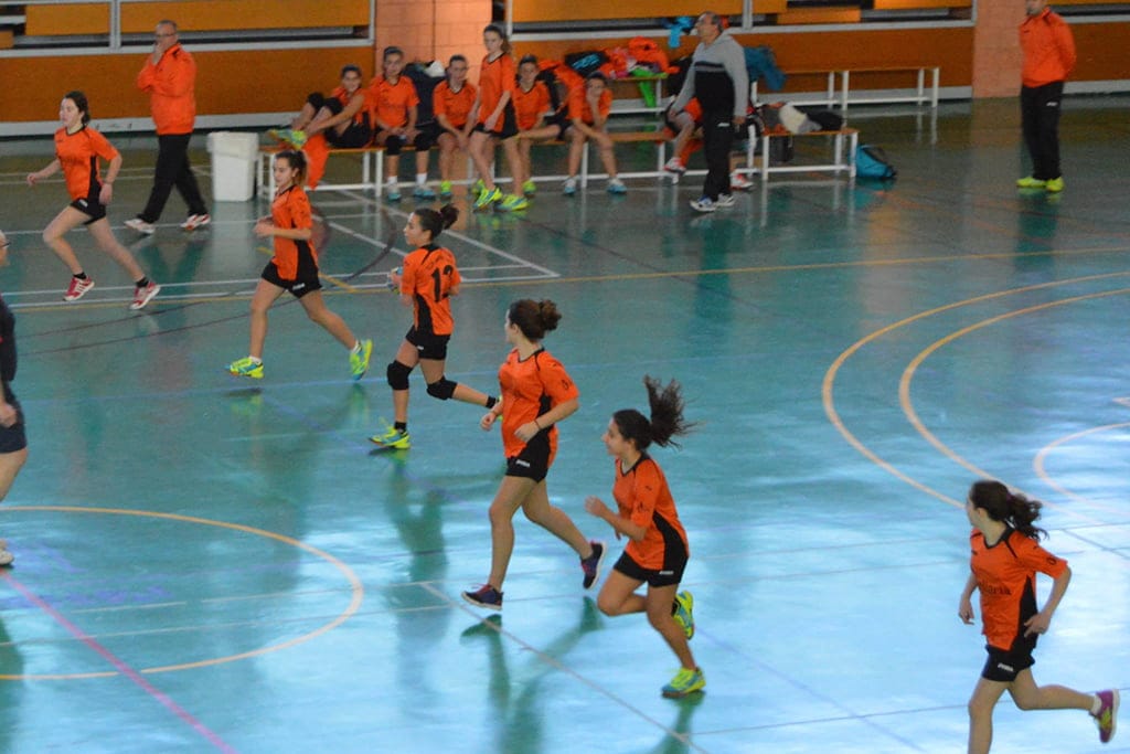 El Club Handbol Xàbia infantil durante un partido