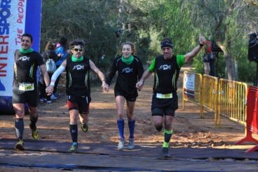 Llegada a meta de un equipo mixto de Xàbia